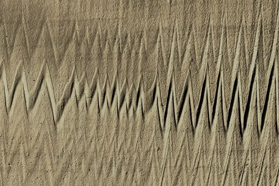 #8 - Zigzags That Move Like Lightning Across the Rock (Image Credits: Pexels)