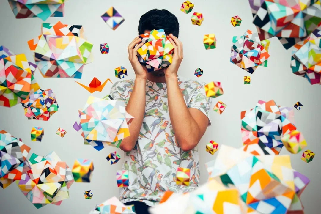 6. Your Brain Connects Distant Ideas and Sparks Creativity (Image Credits: Unsplash)