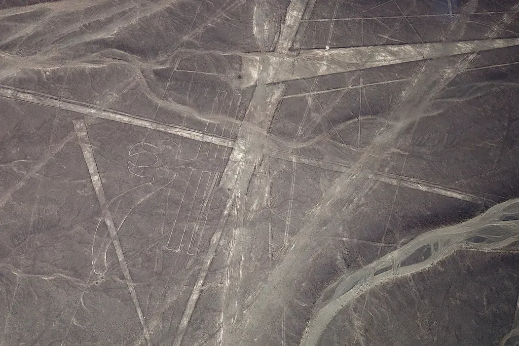 10. The Nazca Lines: Giant Geoglyphs Visible Only From the Sky (unukorno, Flickr, CC BY-SA 2.0)