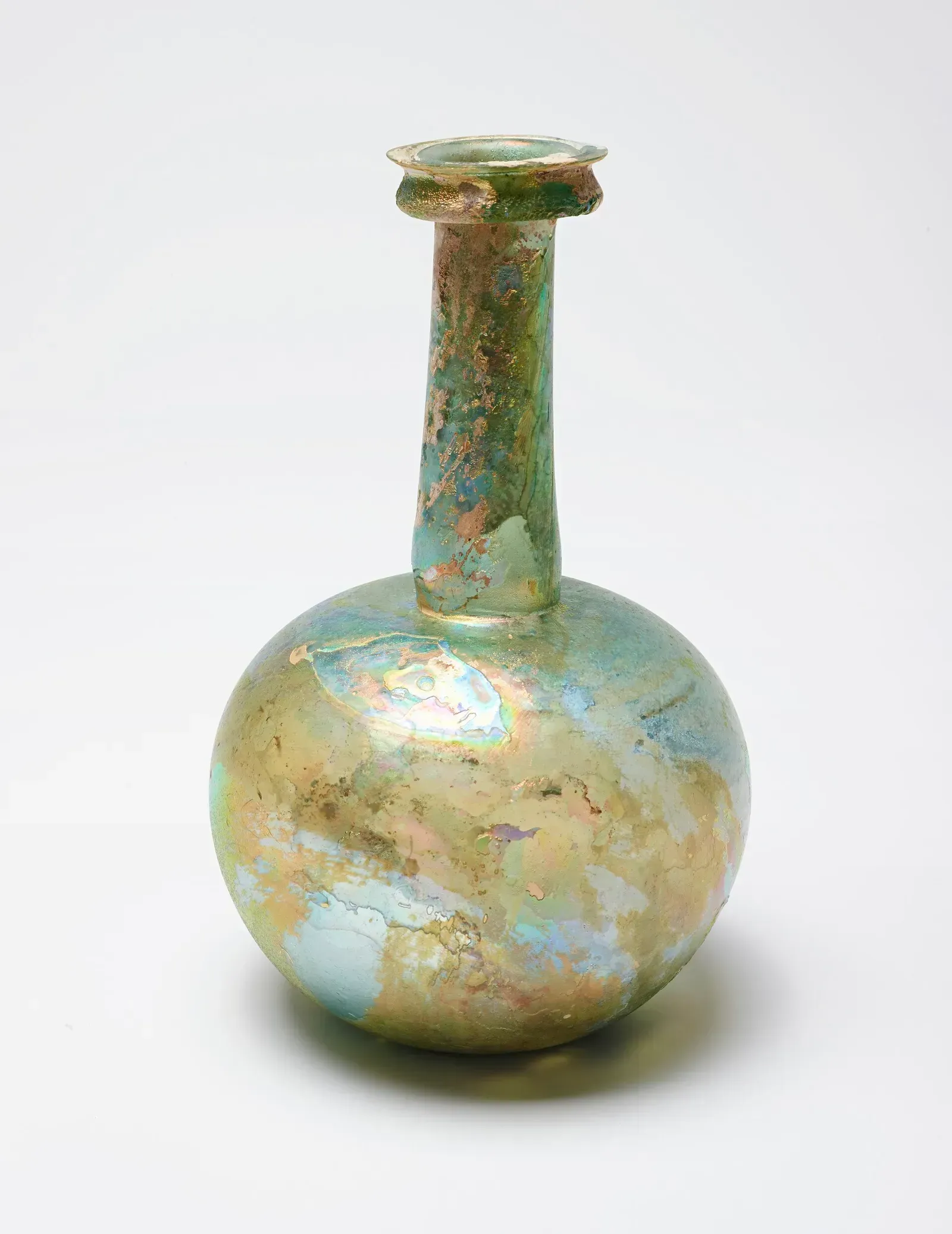 23. Roman Glass with Iridescent Weathering (Image Credits: Iridescent roman glass: Wikimedia)