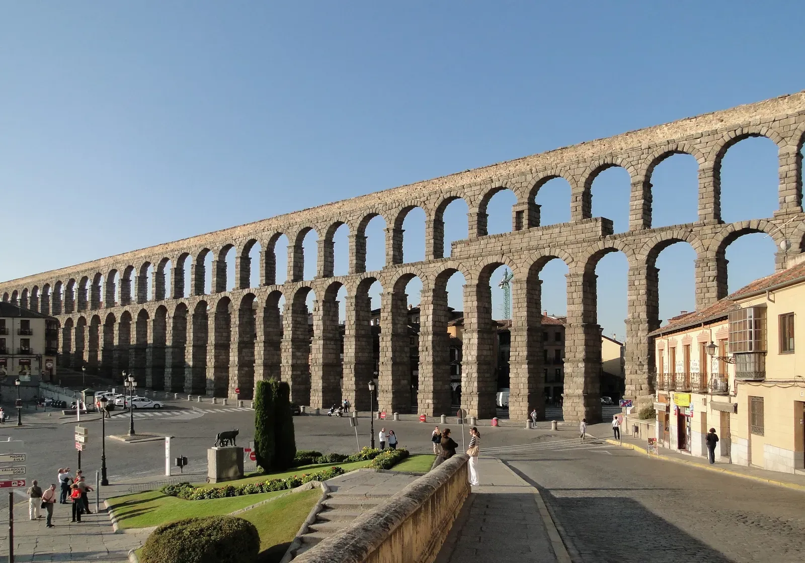 8. Standardized Building Codes Without Bureaucrats (By Bernard Gagnon, CC BY-SA 3.0)