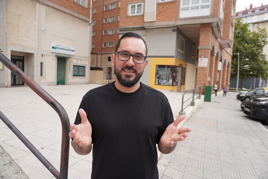 Your Brain Is Hardwired for Hand Communication (Image Credits: Unsplash)