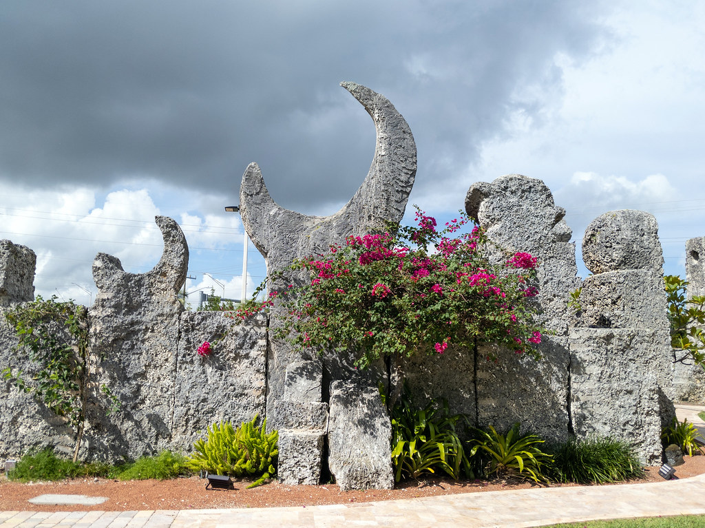 The Coral Castle Connection and Modern Mysteries (Image Credits: Flickr)