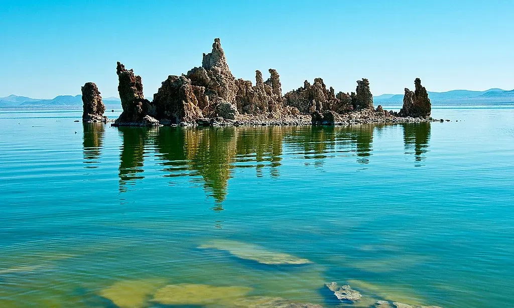 8. Mono Lake Tufa Towers, California, USA – Alien Spires in a Salty Lake (kla4067, Flickr, CC BY-SA 2.0)