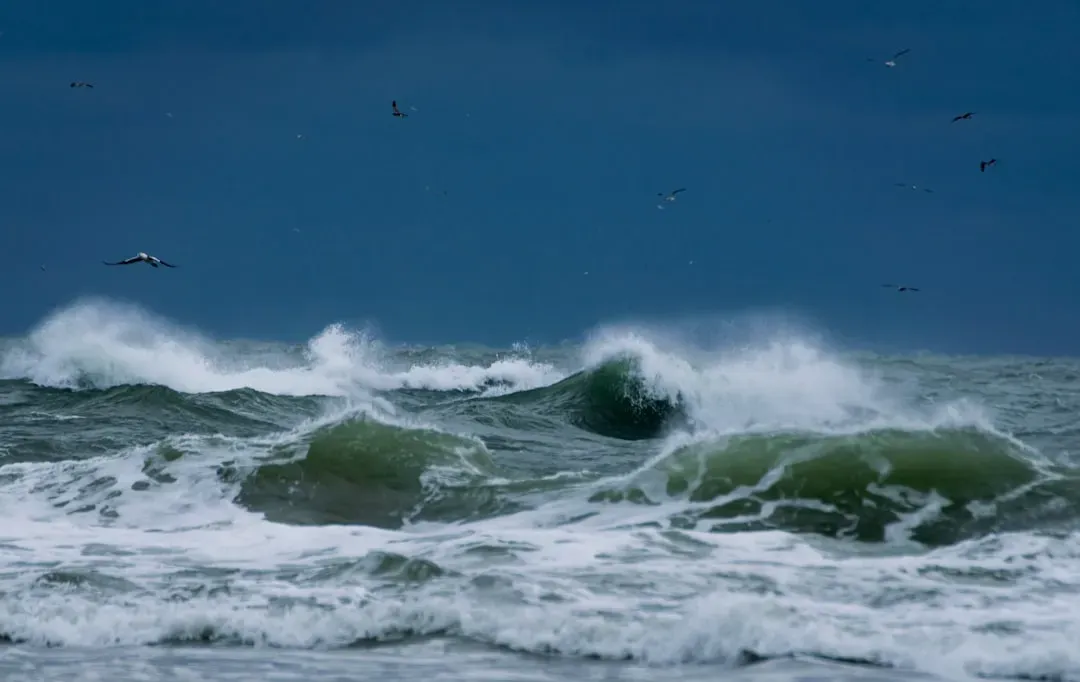 Weather, Waves, and Currents: The Harsh Reality Beneath the Myth (Image Credits: Unsplash)