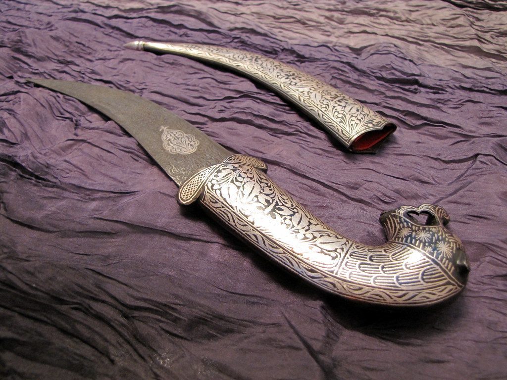Damascus Steel: The Mystery Metal That Contained Nanotechnology (Image Credits: Flickr)