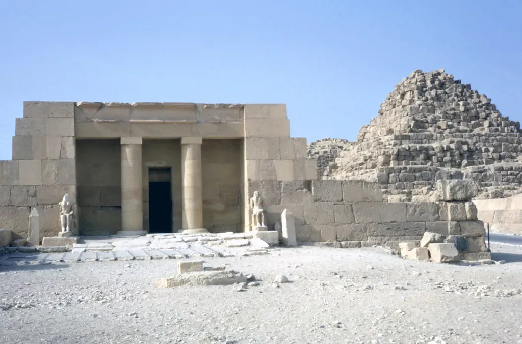 Sealed Tombs Protected by China’s Cultural Relics Law (daves_archive _inactive at current time, Flickr, CC BY 2.0)
