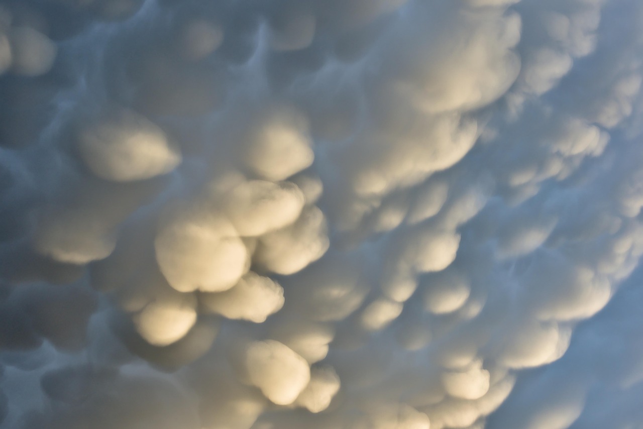 Mammatus Clouds: When the Sky Grows Udders (Image Credits: Pixabay)
