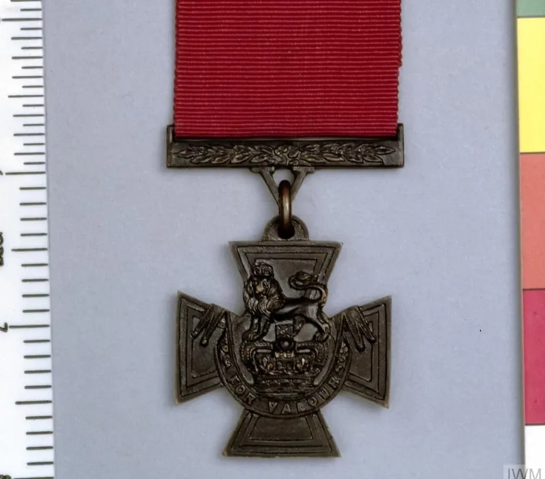 9. The Victoria Cross, Lost Weapons, and War Relics That Slipped the Net (Image Credits: Wikimedia)
