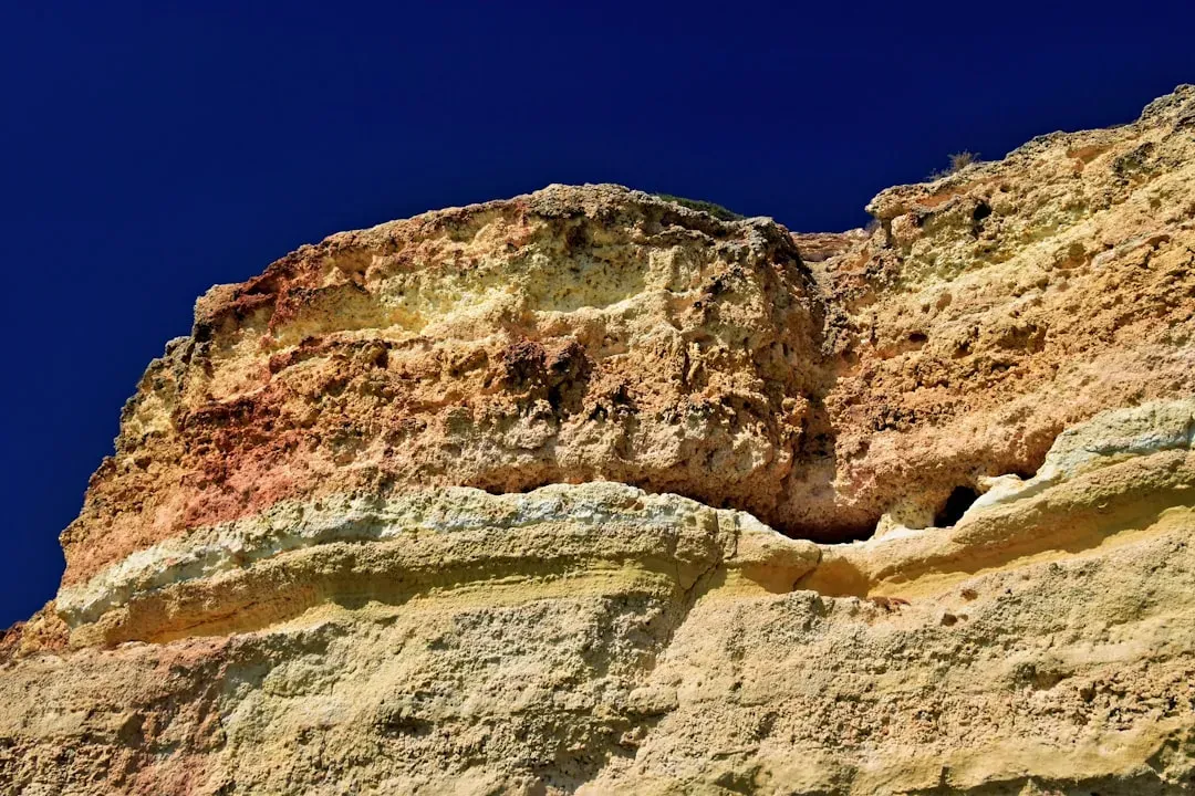 How Scientists Read Rock Layers Like a Lost Photo Album (Image Credits: Unsplash)