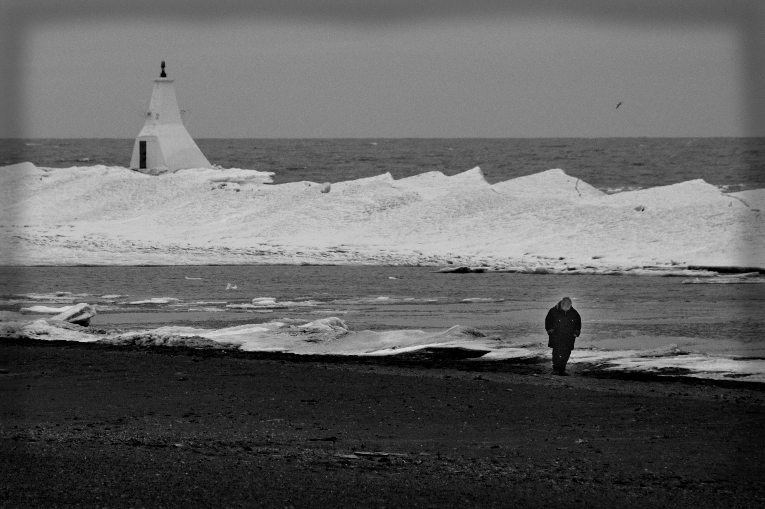 Safety Considerations for Beachgoers (Image Credits: Wikimedia)