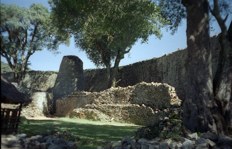 Great Zimbabwe: African Engineering Marvel (Image Credits: Wikimedia)