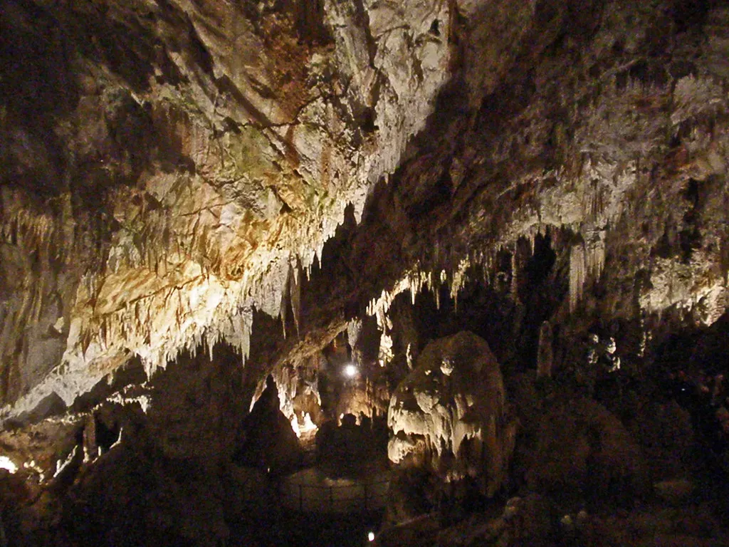 Karst and Caves: Landscapes Hollowed Out from Within (amandabhslater, Flickr, CC BY-SA 2.0)