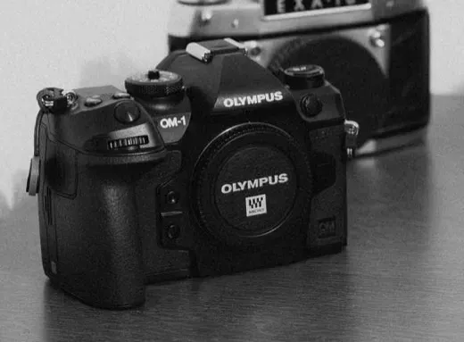 OM System OM‑1 Mark II – Lightweight Reach Champion (Image Credits: Pexels)
