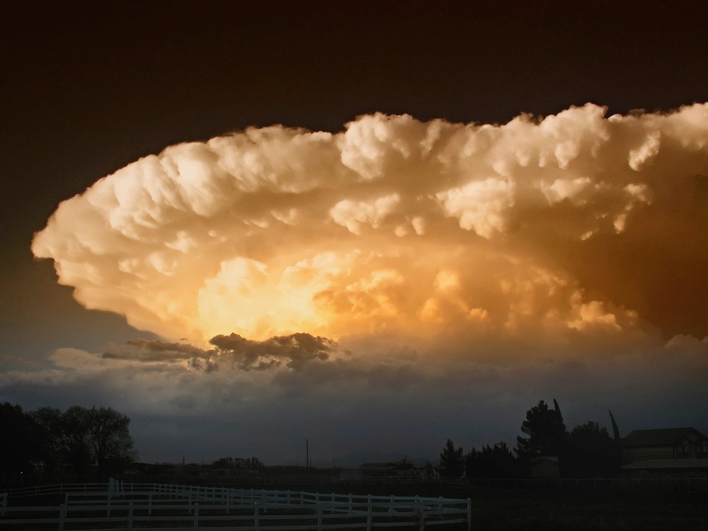 Classic Supercells: Nature's Perfect Storm Architecture (Image Credits: Rawpixel)