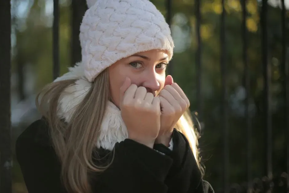 #2 - A Shiver Reflex That Fires Before You Consciously Feel Cold (Image Credits: Pexels)