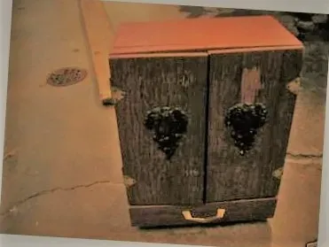 The Dybbuk Box: A Wine Cabinet Turned Internet Legend (Image Credits: Wikimedia)
