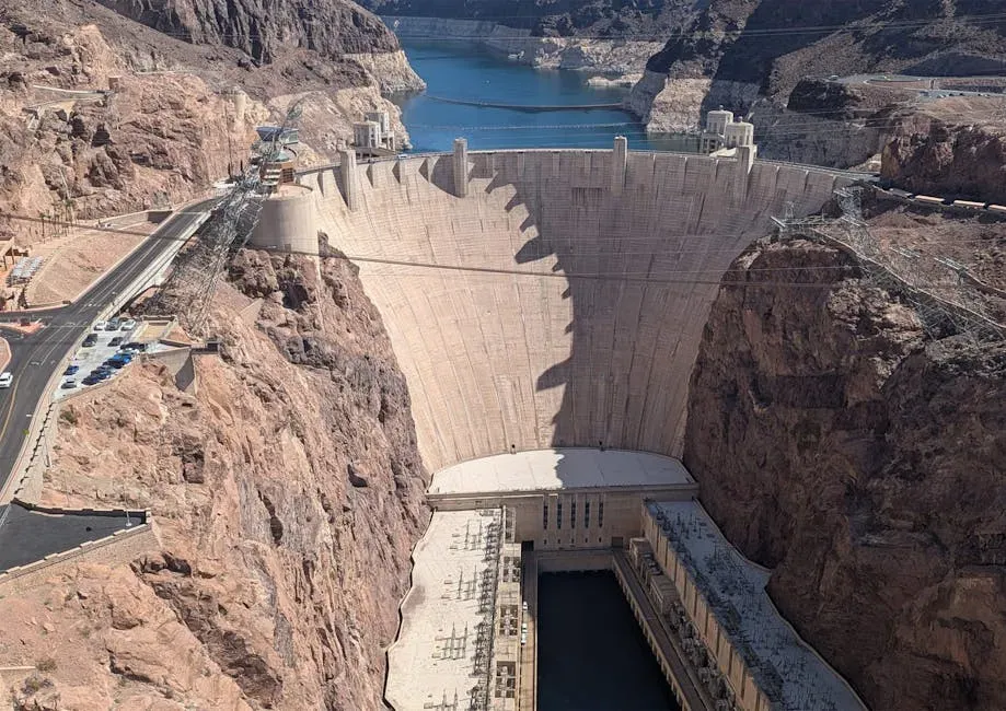 The Hidden Risks: Power, Water Supply, and the Western Grid (Image Credits: Pexels)
