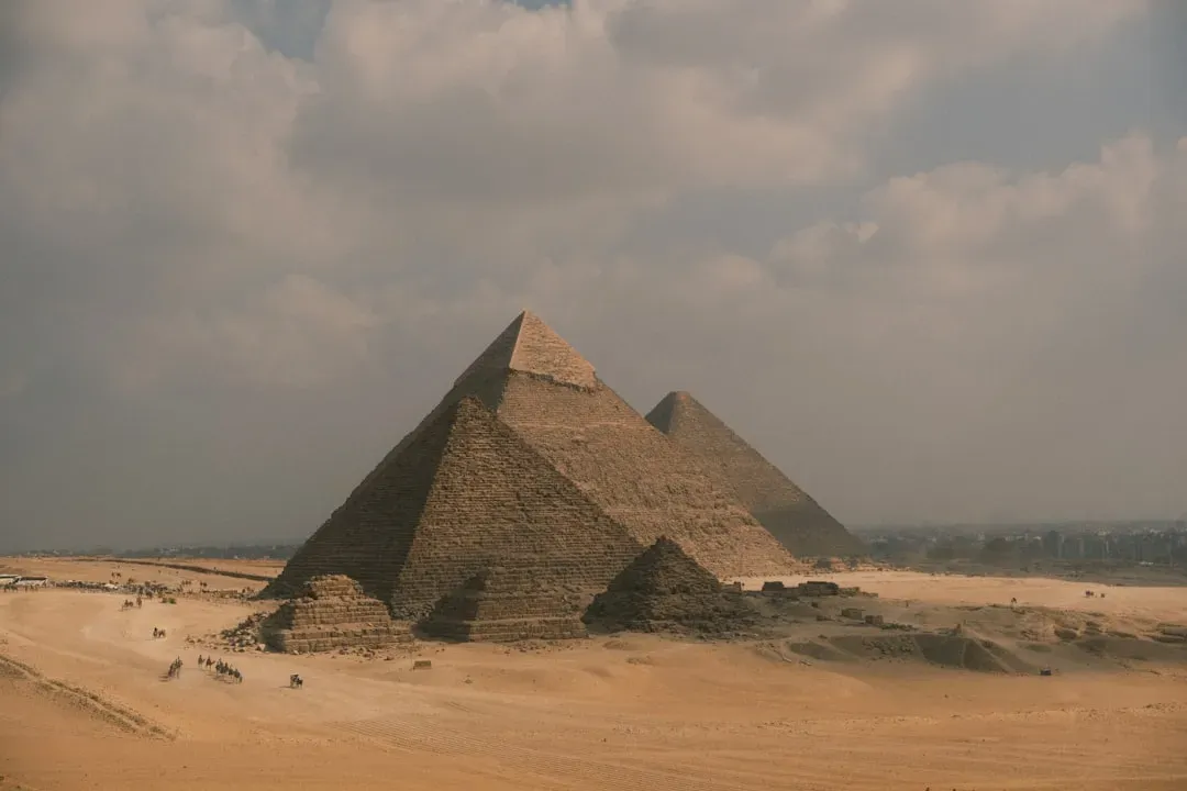 4. Egyptian Pyramids and Stone Engineering: Moving the Impossible (Image Credits: Unsplash)