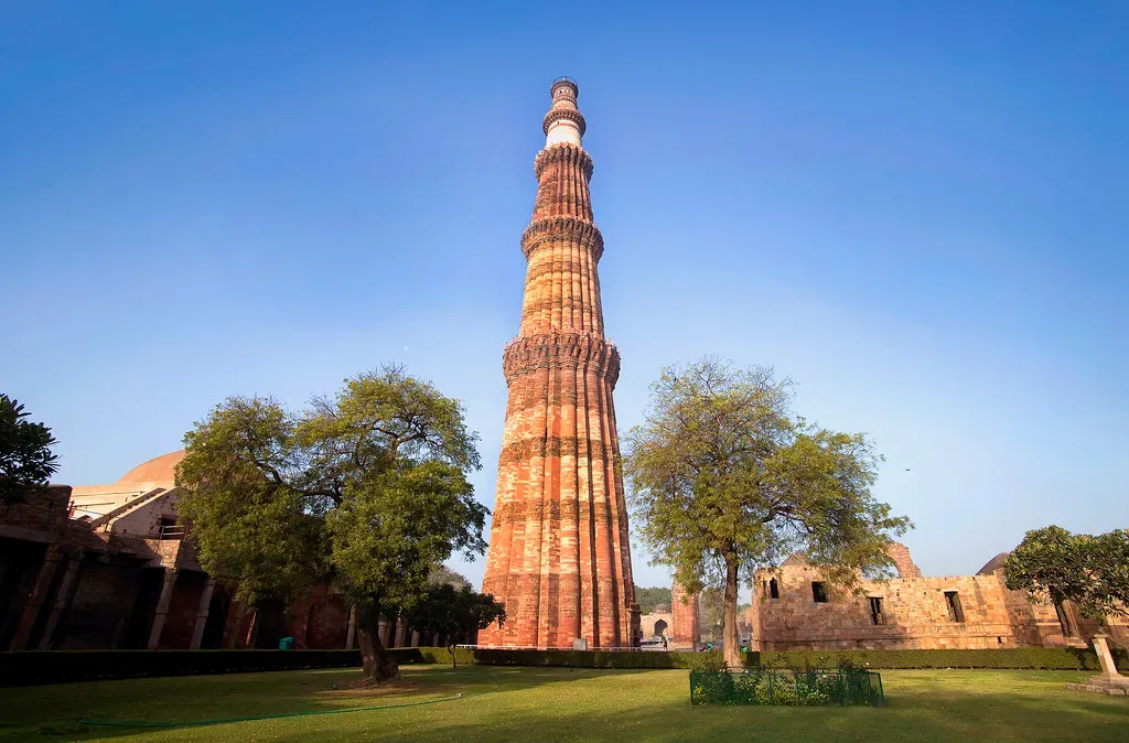#9 - The Qutub Minar, Delhi, India: A Slender Tower That Should Have Failed (Image Credits: Flickr)