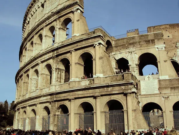 4. The Roman Colosseum: Load Paths and Crowd Control (Mediatejack, Flickr, CC BY 2.0)