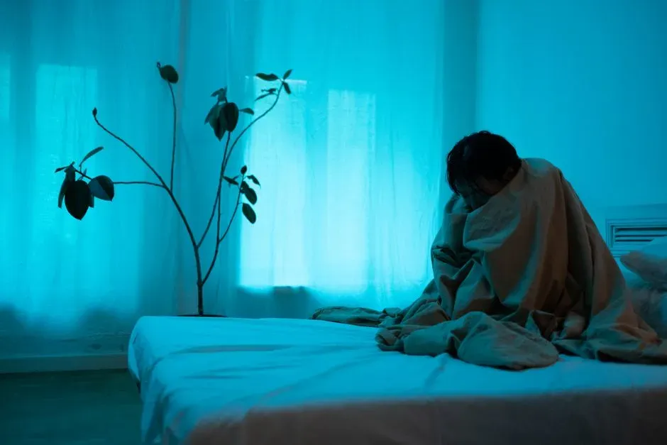 Why Stress, Anxiety, and Social Cues Can Make You Feel Cold (Image Credits: Pexels)