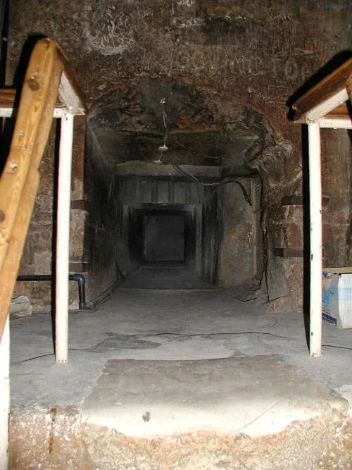 4. The Grand Gallery and Internal Chambers That Don’t Behave Like a Simple Tomb (www.egyptarchive.co.uk, Copyrighted free use)