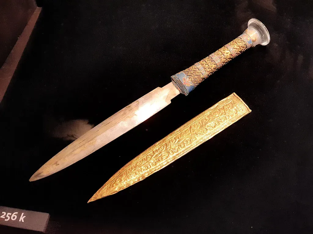 #5 - The Sky-Metal Daggers Forged From Fallen Meteorites (Image Credits: Flickr)