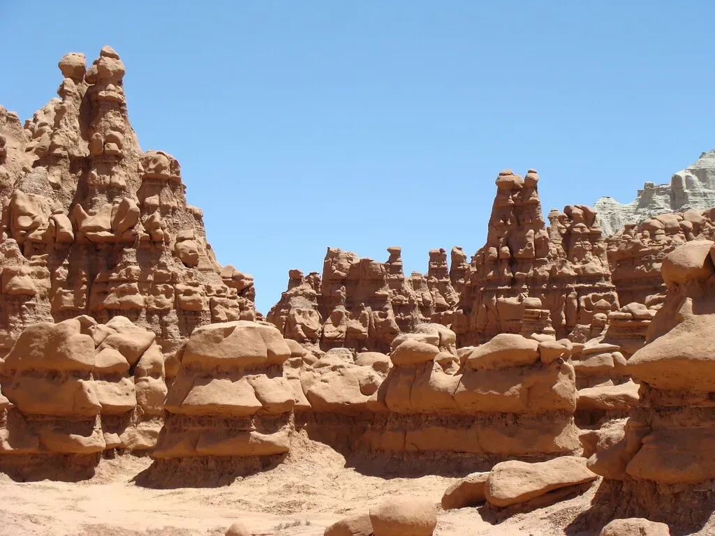 Goblin Valley: Where Rock Creatures Come Alive (Image Credits: Flickr)