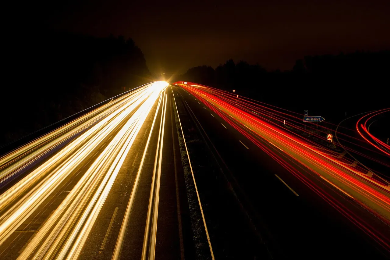 Light Speed Travel Changes Everything We Know (Image Credits: Pixabay)