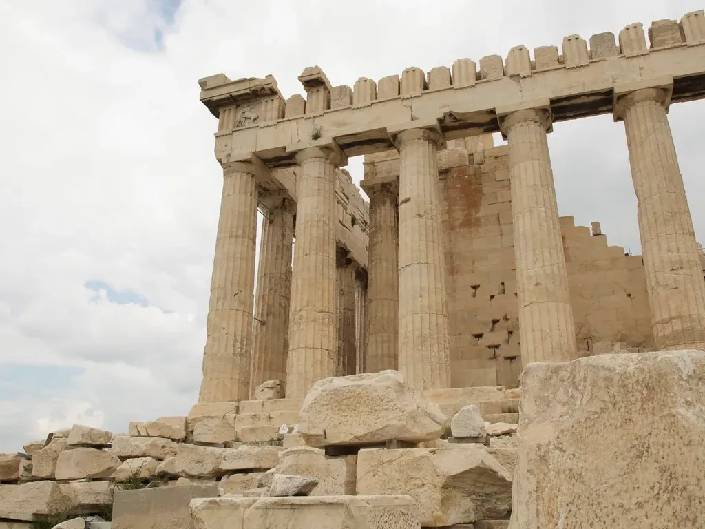 Greek Temples and Optical Tricks: When Perfection Meant Bending Reality (mkorcuska, Flickr, CC BY-SA 2.0)
