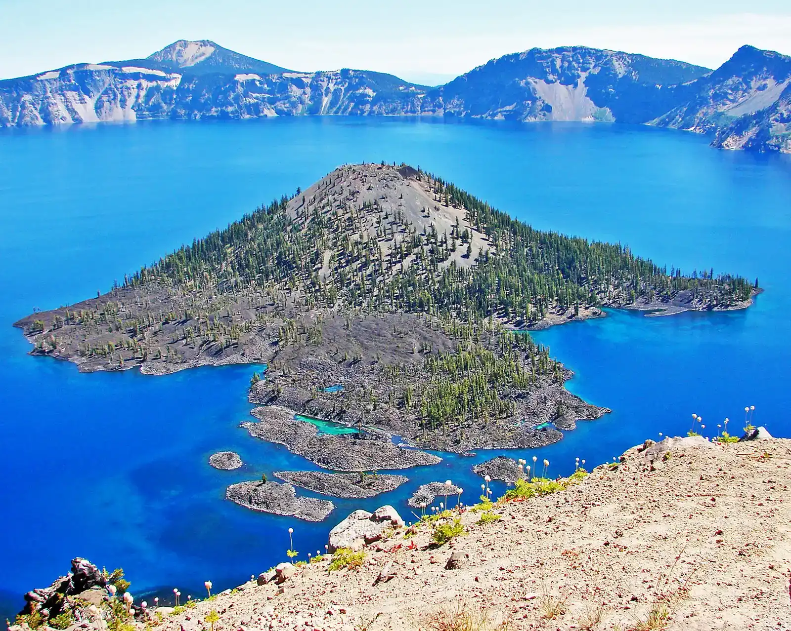 6. Wizard Island Is a Newer Volcano Growing Inside the Old One (By inkknife_2000 (7.5 million views +), CC BY-SA 2.0)
