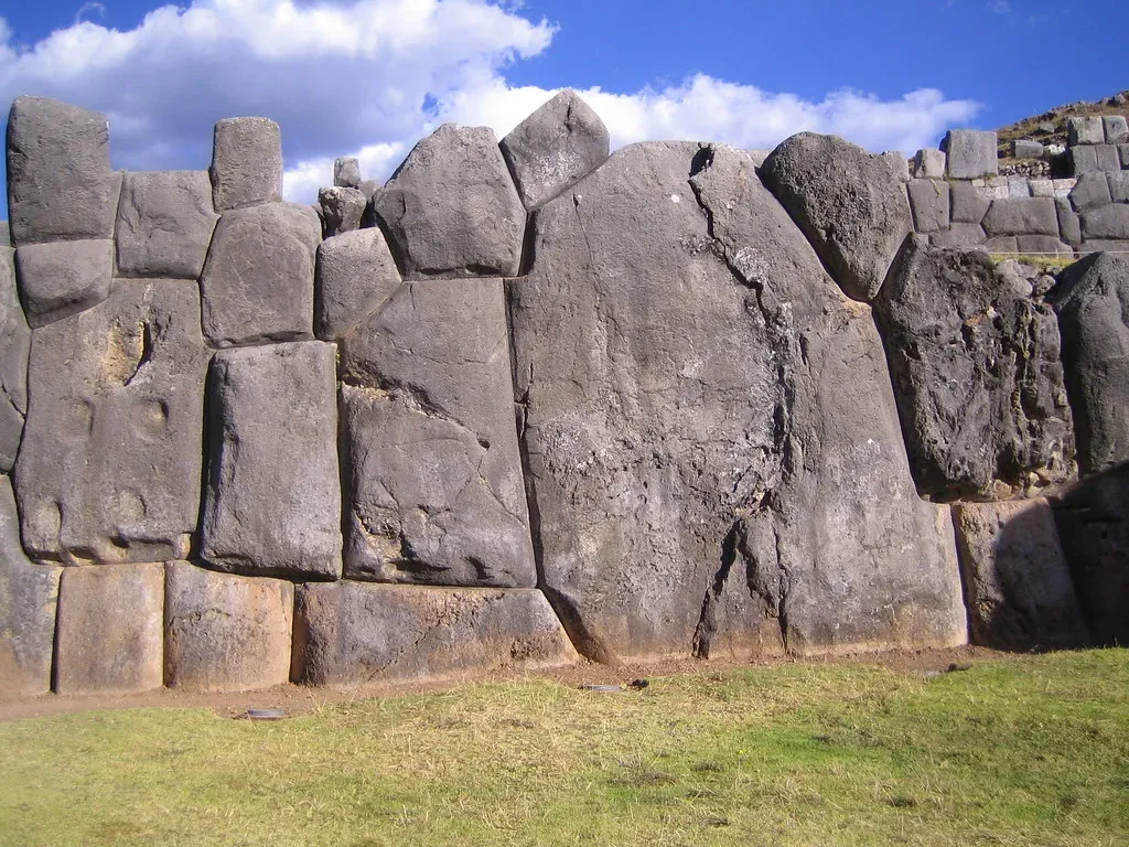 Sacsayhuamán: Incan Walls That Fit Like Puzzles (Image Credits: Flickr)