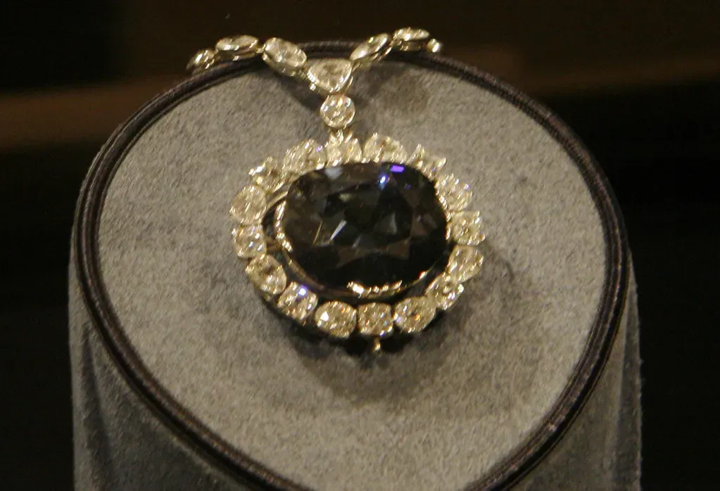 #2 - The Smithsonian Necklace With No Purchase Record (Image Credits: Flickr)