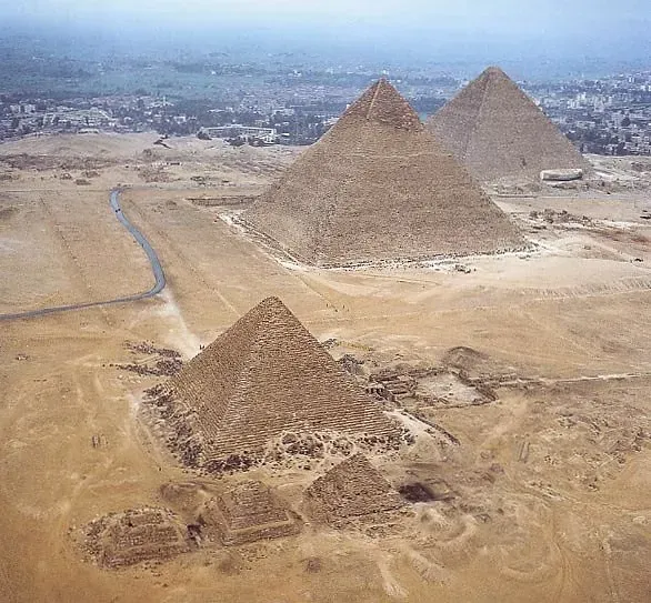 1. The Great Pyramid of Giza: A Monument That Shouldn't Exist (nathanh100, Flickr, CC BY 2.0)