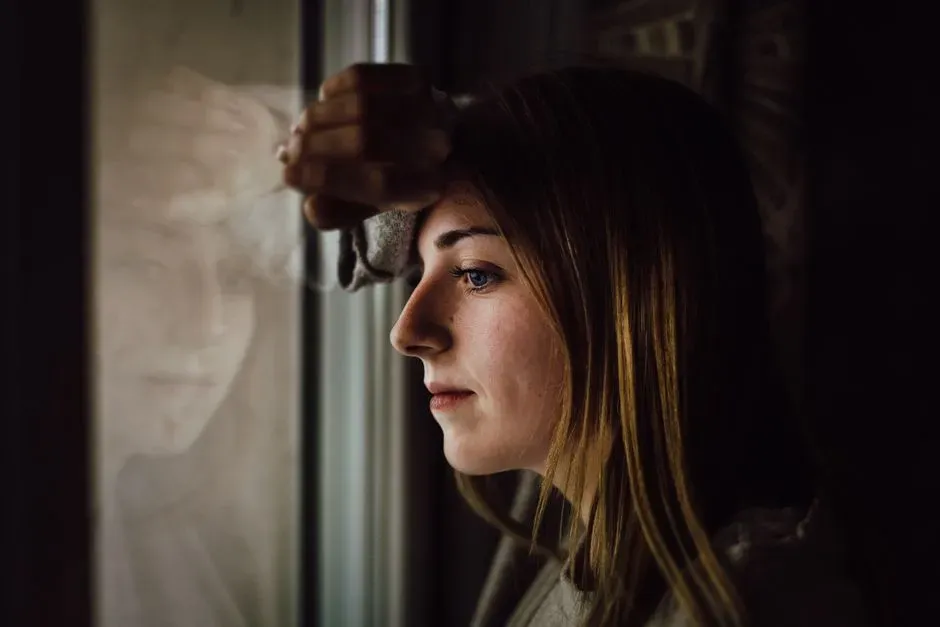 The Emotional Side: How Self-Talk Calms (or Stresses) the Nervous System (Image Credits: Pexels)