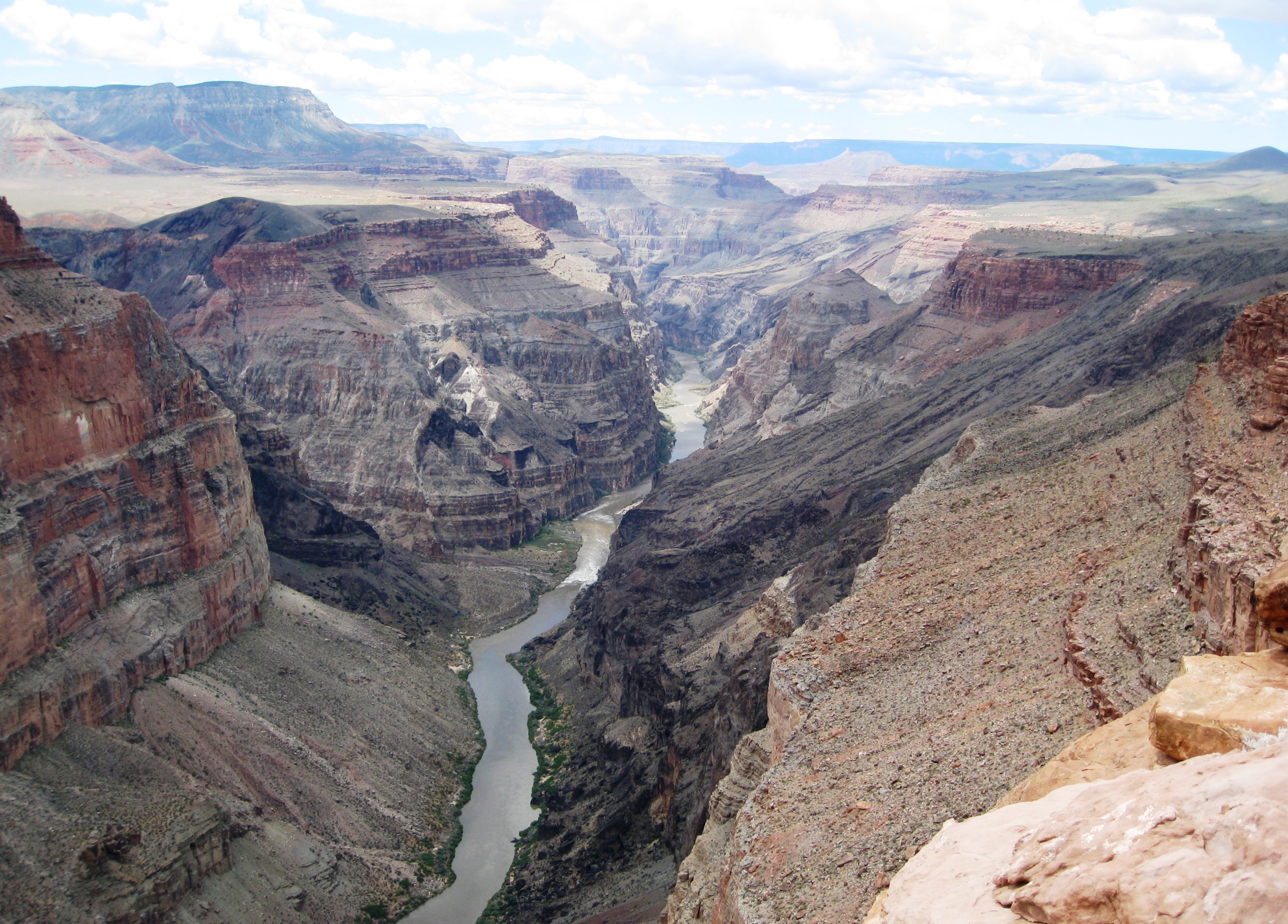 Uinkaret Volcanic Field - Lava Dams in the Grand Canyon’s Shadow (Image Credits: Wikimedia)