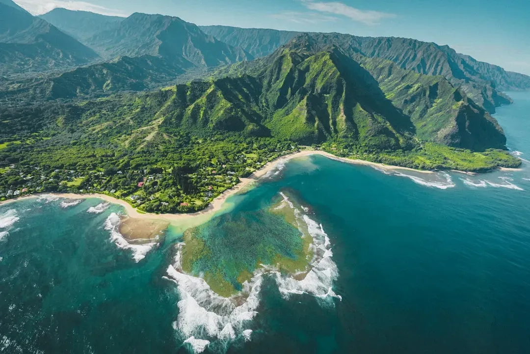 Hawaiian Islands: Volcanoes Building Mountains from the Sea (Image Credits: Unsplash)