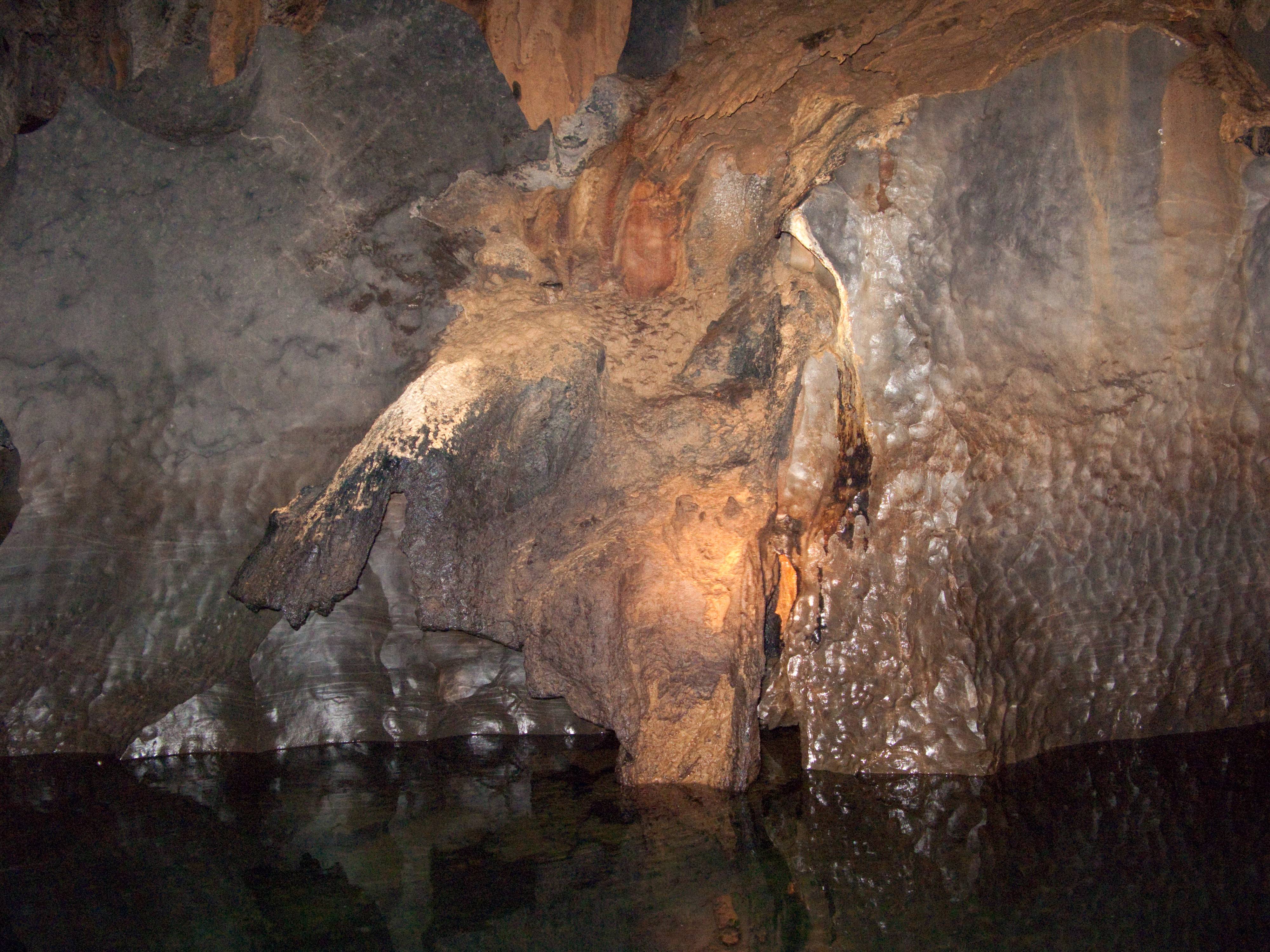 What’s Actually Down There (Image Credits: Wikimedia)