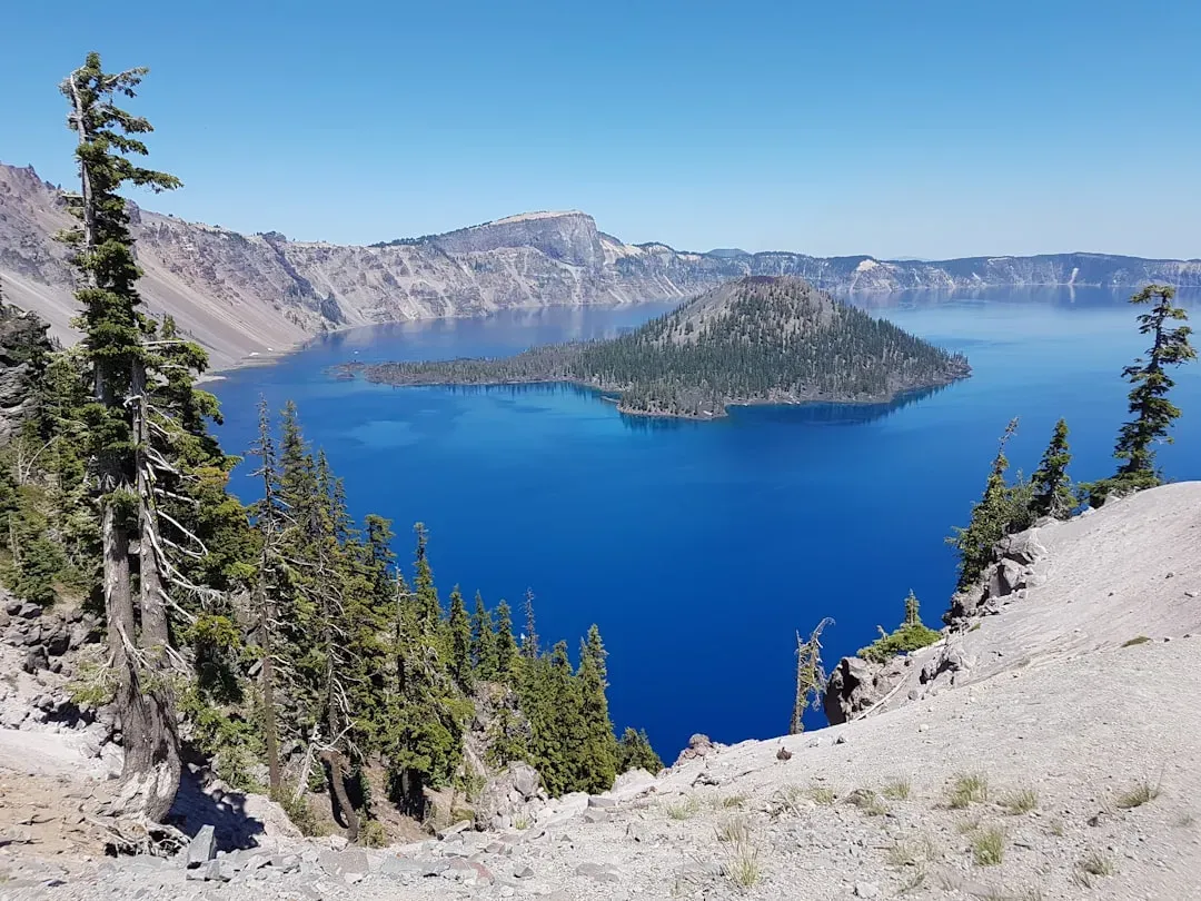 Crater Lake, Oregon – A Sapphire Bowl in a Collapsed Volcano (Image Credits: Unsplash)