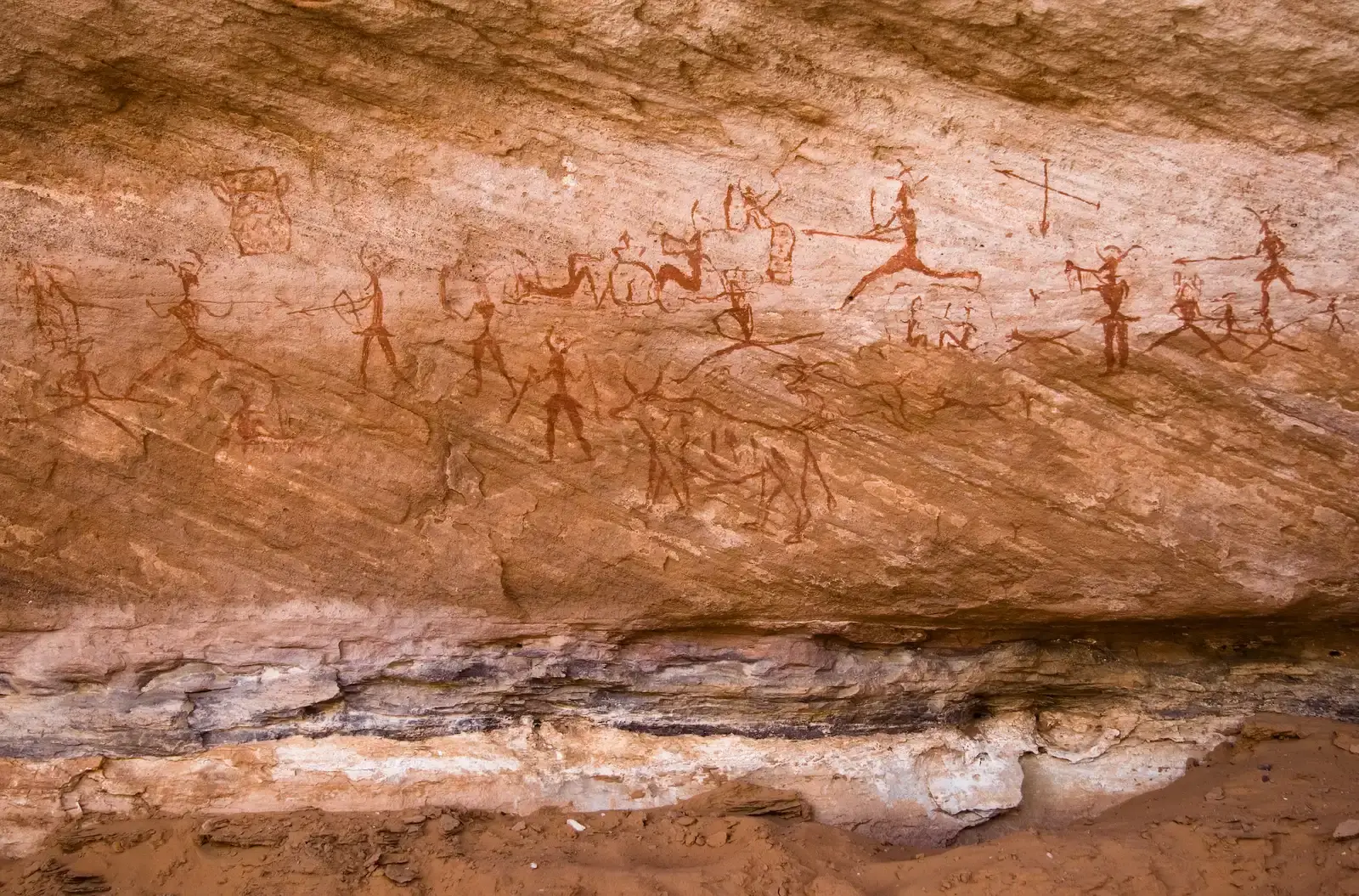 4. The Ancient “Green Sahara” Rock Art and Hidden Lakes (Photo taken by (Luca Galuzzi) * http://www.galuzzi.it, CC BY-SA 2.5)