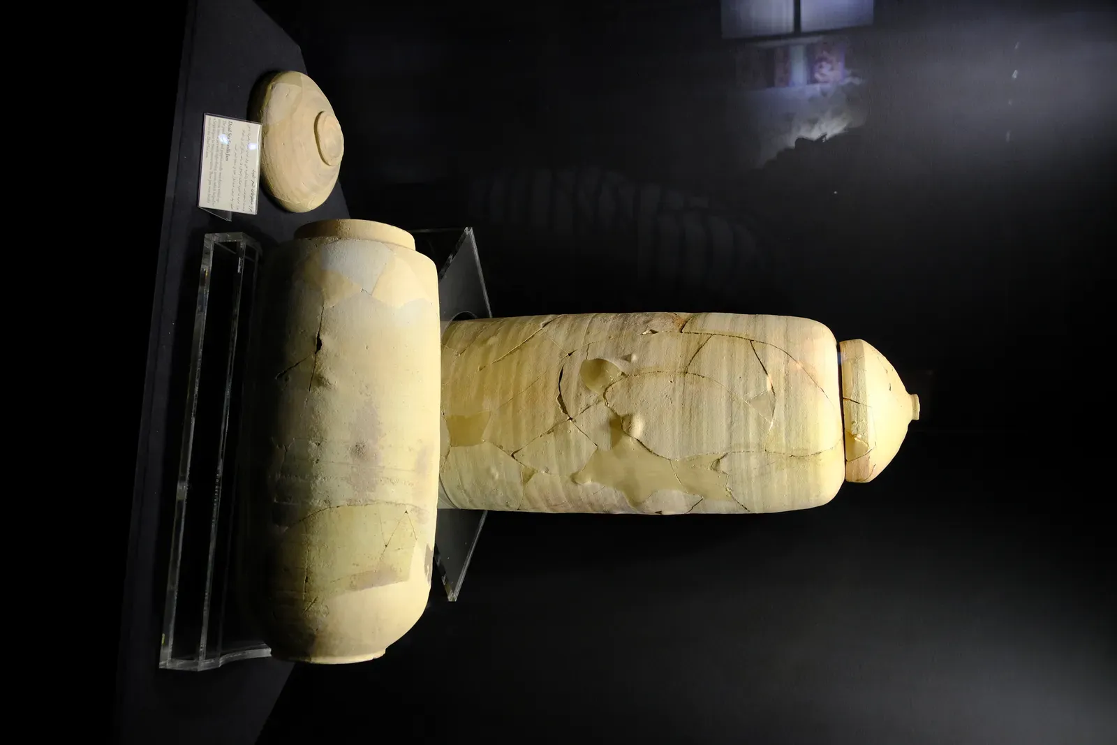 Scrolls in Clay Jars: The Dead Sea Discovery That Changed Everything (Image Credits: Wikimedia)