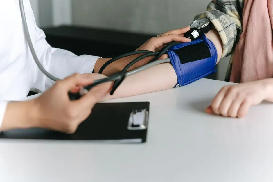 What Actually Happens During a Sudden Drop in Blood Pressure (Image Credits: Pexels)
