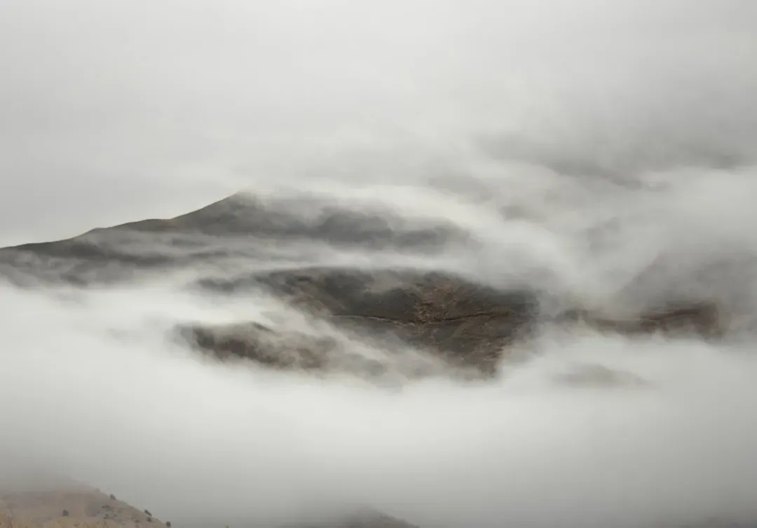 7. The Weather Shift That Turns a Problem into a Disaster (Image Credits: Unsplash)