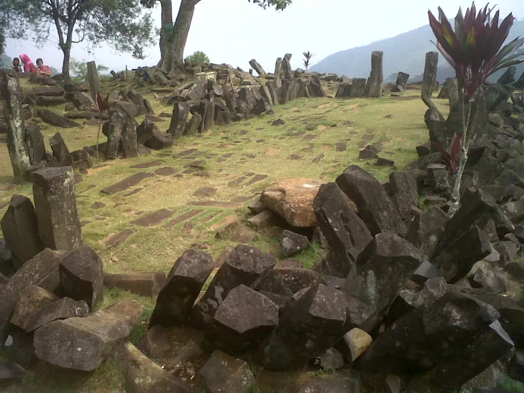 #2 - The Gunung Padang Cores and Deep-Time Architecture (By Mohammad Fadli, CC BY-SA 3.0)