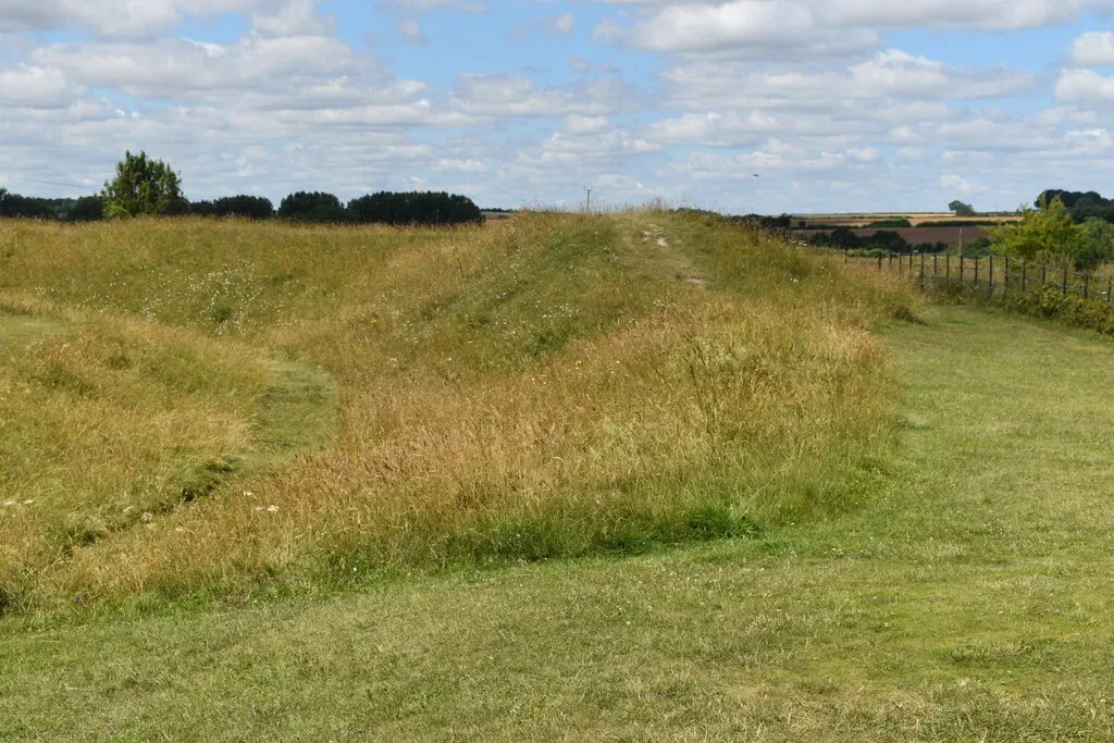 #12 - Durrington Walls' 90-Degree Cursus (Geograph Britain and Ireland, CC BY-SA 2.0)