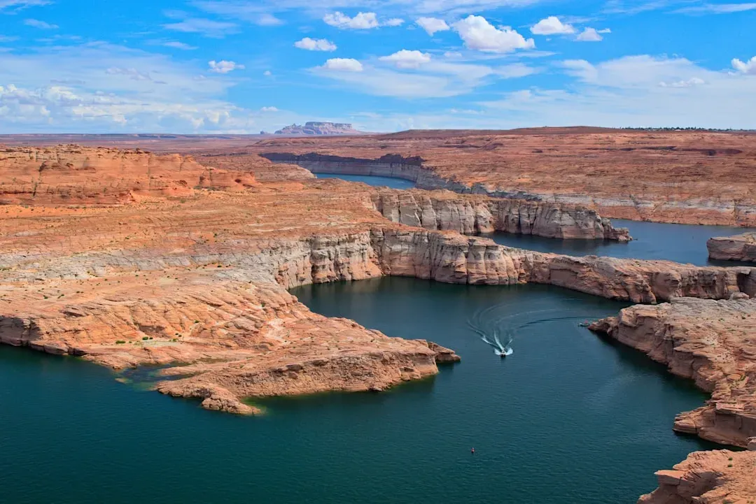 Lake Powell, Arizona & Utah – A Flooded Canyon Maze (Image Credits: Unsplash)