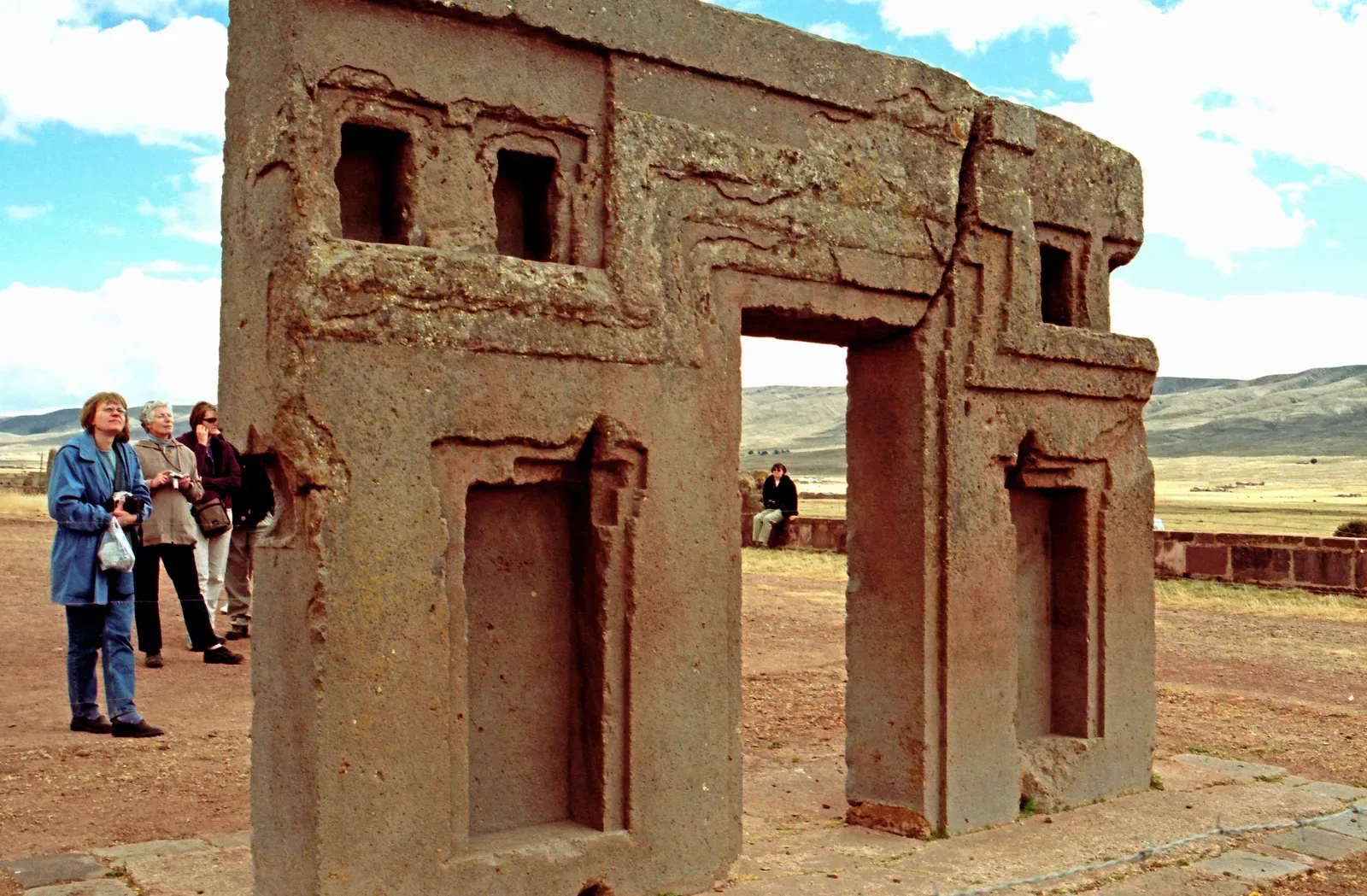 6. Tiahuanaco (Tiwanaku), South America’s Altiplano: The Solar Gate Of The Andes (Bolivia-72 - Back view - Gate of the Sun, CC BY-SA 2.0)