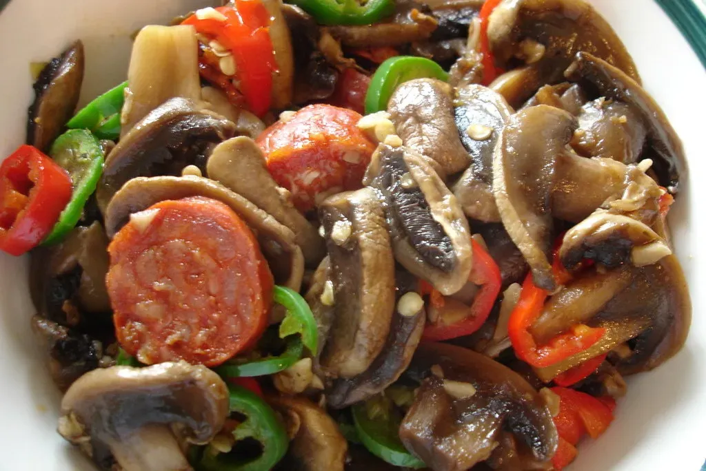 Microbes in Food: From Rot to Culinary Magic (Image Credits: Flickr)