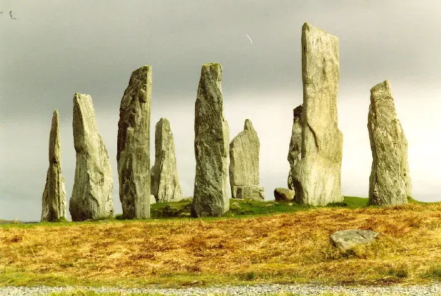 Callanish Stones, Scotland – A Stone Circle Between Sky and Sea (From geograph.org.uk, CC BY-SA 2.0)